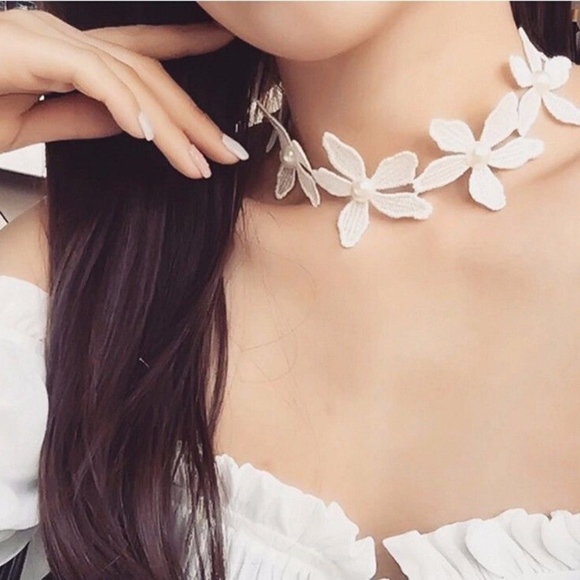 Magnolia Flower Pearl Choker Collar Necklace - Picture 2 of 6